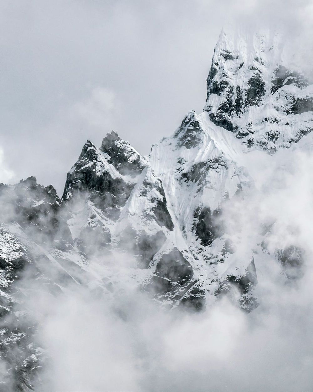 Frostveil Claude Vases