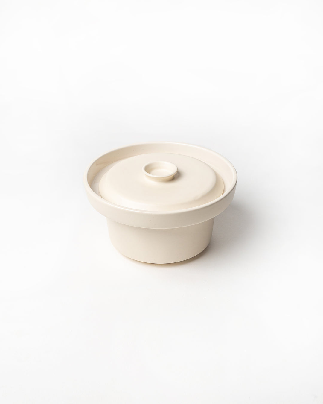 Large Eclipse serving bowl with lid nude