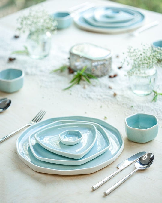 Aqua Forma Dinner Spread (31 pieces)