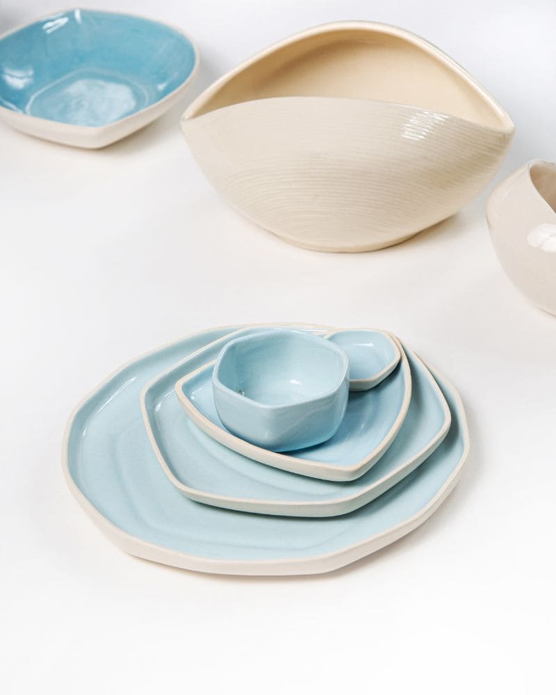 Aqua Forma Dinner Spread without Accessories (25 pieces)