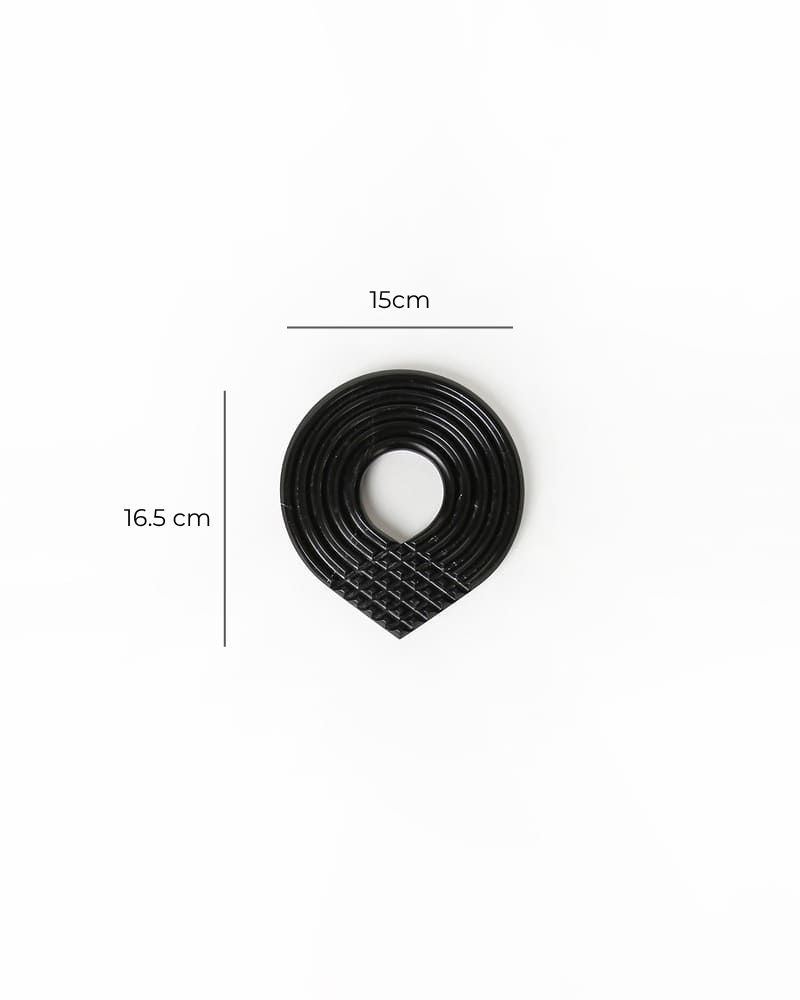 Aura Trivet  Black