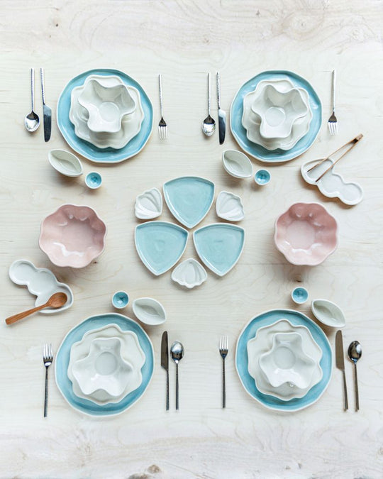 Countryside Flora Dinner Spread (30 pieces)