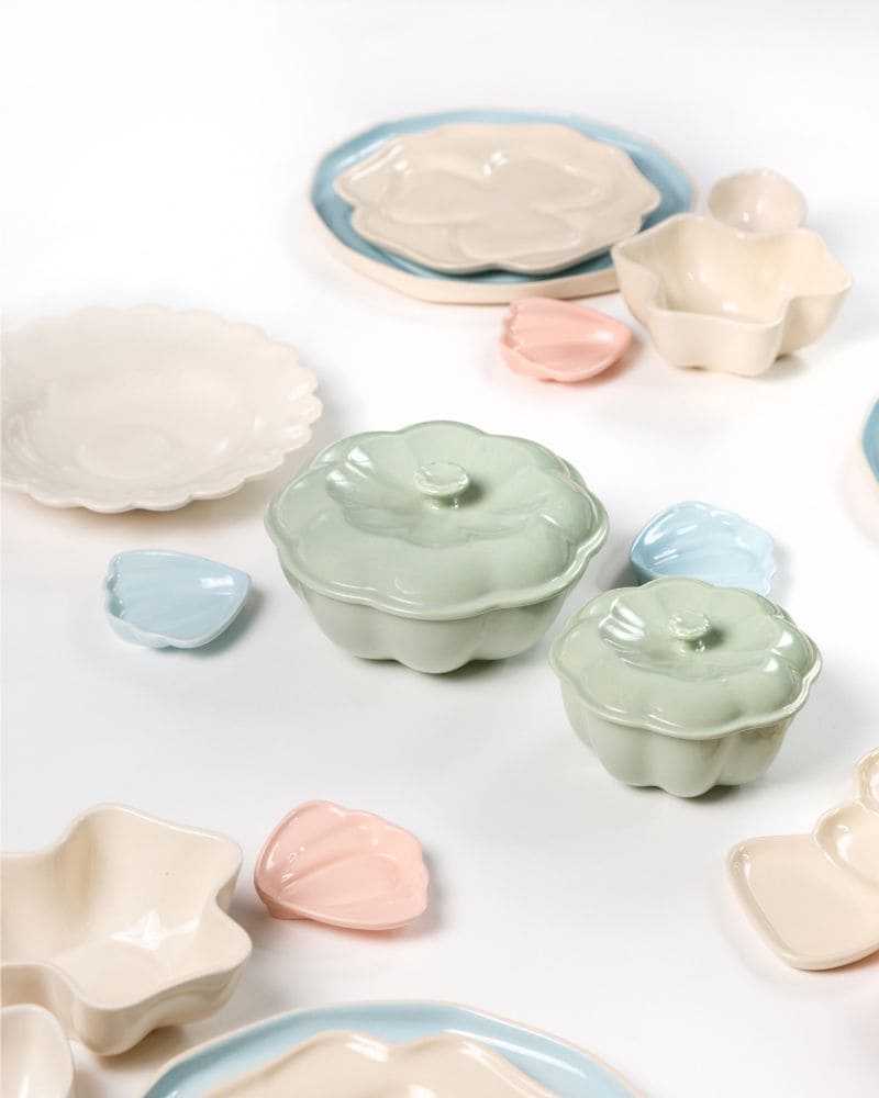 Countryside Flora Dinner Spread without Accessories (28 pieces)