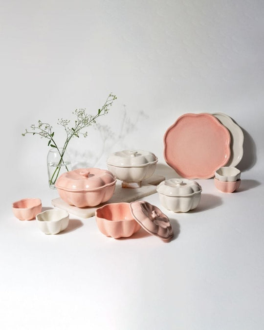 Ware Innovations Serving Bowls Blush / 19 x 19 x 7.5 cm / 7.5 x 7.5 x 3 in Margaret Serving Bowl with Lid Blush